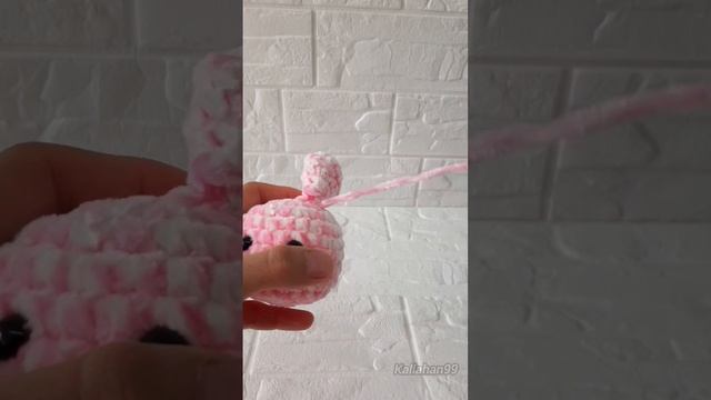 Идея брелка из велюровой пряжи за 20 минут! #handmade #вязание #вязаниекрючком #зайка #собачка смотреть онлайн