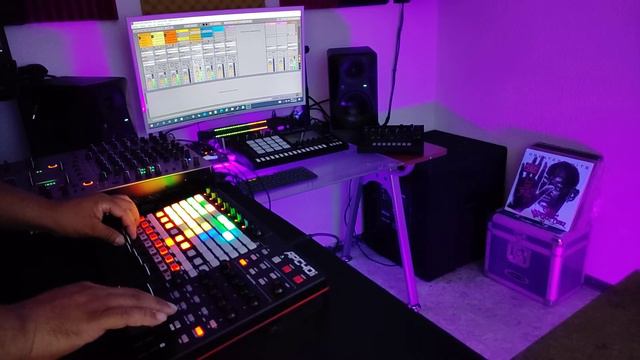 Set Sampler 90s Vol2 - Bassline and Groove 2021 смотреть онлайн