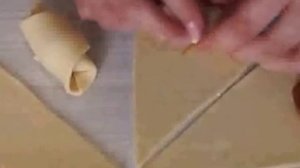 Как заворачивать рогалики,чтобы не вытекала начинка