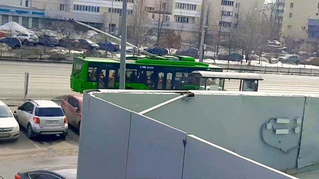 Kazan Trolleybuses & Buses | Троллейбусы и Автобусы Казани. (метро Козья Слобода 26.03.22, из окна) смотреть онлайн