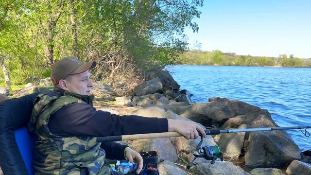 Ловля плотвы на реке Днепр. Рыбалка на фидер в начале мая. смотреть онлайн