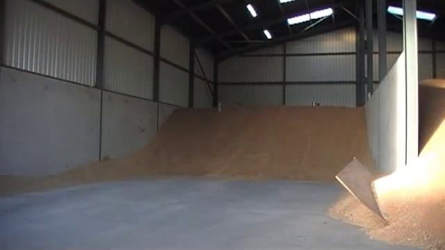 Grain Loading - Co. Donegal Ireland - Case Mx135, Fendt 820 смотреть онлайн