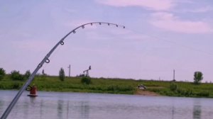 Ловля в жару. Крупный лещ на фидер. РЫБАЛКА 2023..mp4