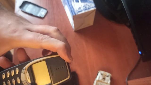 Проверка телефонов из посылки от автора канала Хорошая свалка смотреть онлайн