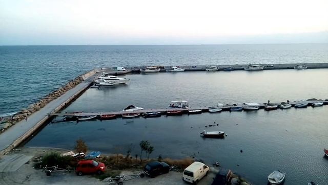 Закат в порту г. Неа Калликратия смотреть онлайн