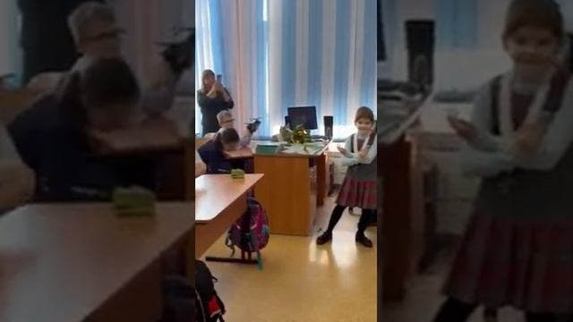 я в школе учу танцевать всех как спикермены танцуют? смотреть онлайн