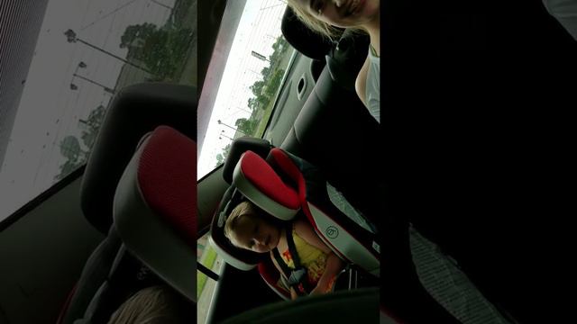 Two year old gives Carrie Underwood a run for her vocal chords! смотреть онлайн