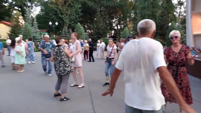 А ТЫ КУКУЙ КУКУШКА! ТАНЦЫ ХАРЬКОВ УКРАИНА СЧАСТЛИВЫЕ ДНИ смотреть онлайн