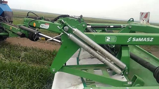 Трактор беларус с прицепной косилкой смотреть онлайн