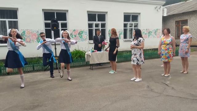 Танец на последний звонок выпускники +учителя смотреть онлайн