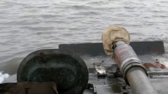 2C1 "Гвоздика" переплывает озеро вплавь!!! смотреть онлайн