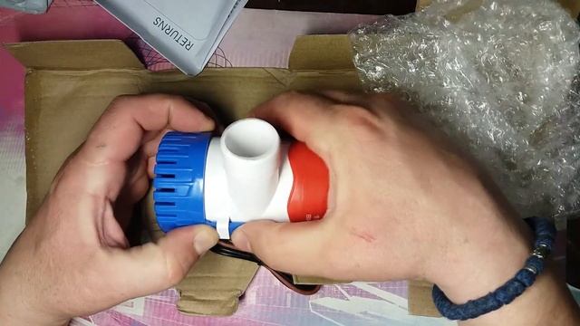 Помпа (насос)12 вольт для откачки воды из лодки, колодца,бака.Распаковка и тест ведре.ВСЕМ ДОБРА. смотреть онлайн