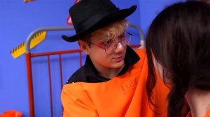 Вампир и Уэнсдей Аддамс в Тюрьме! Я Влюбилась В Вампира | @EasyLand777