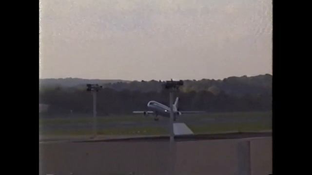 Gatwick Airport aircraft 1990s: Part 17 смотреть онлайн
