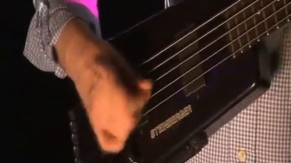 Steinberger Bass Guitar Sound-Check.