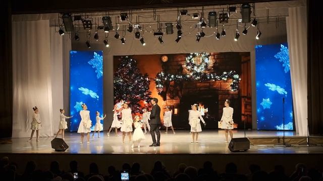 Руслан Алехно, Варвара Алехно & шоу театр ХВИЛИНКА "Новый Год" Дворец Искусств Бобруйск смотреть онлайн