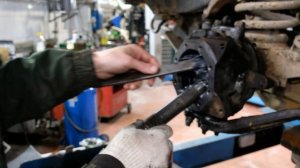 Замена фетров и ремонт поворотных кулаков Land Cruiser 105