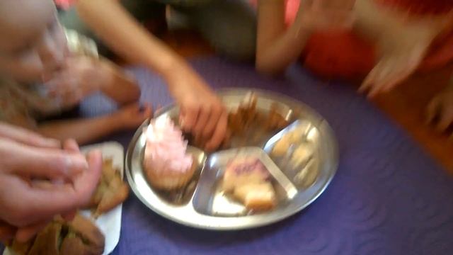 Пробуем вегетарианские сладости и пирожки из кафе Вринда в г.Сочи. Часть 3 смотреть онлайн