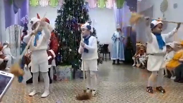 Танец маленьких снеговичков смотреть онлайн
