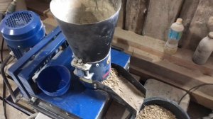 ГРАНУЛЯТОР КОРМОВ ИЛИ ЭКСТРУДЕР, ЧТО ВЫБРАТЬ//ГРАНУЛЯТОР КРУТИТСЯ ЛАВЕХА МУТИТСЯ