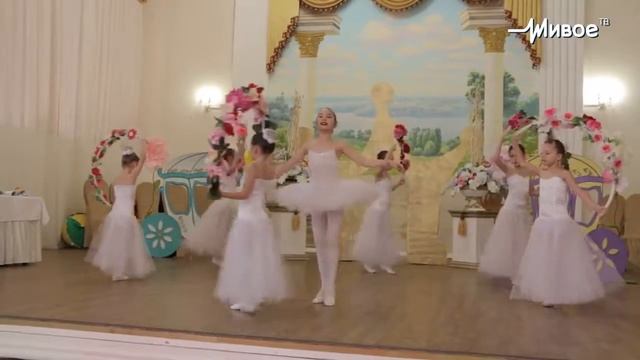 Весенний бал 'Французская история' смотреть онлайн