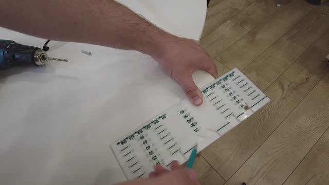 Шаблон для установки мебельных ручек. Как пользоваться. смотреть онлайн