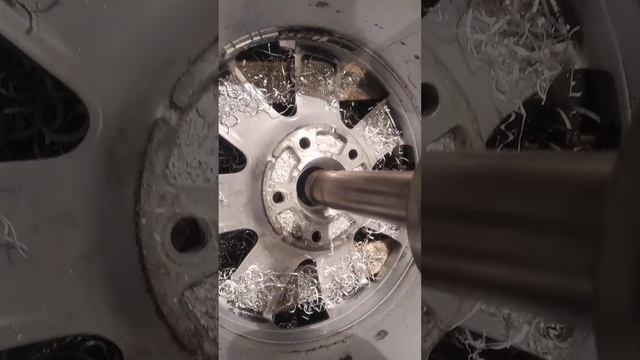 Проточка дисков Фольцфаген Таурег , проточка под ступицу Мерседес Спринтер Часть 1 смотреть онлайн