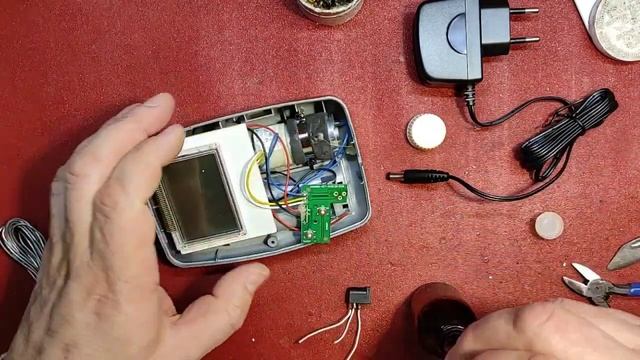 Ремонт тонометра AEG BMG 4907. Замена гнезда питания. смотреть онлайн