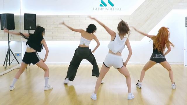 KISS OF LIFE - STICKY Dance Mirrored смотреть онлайн