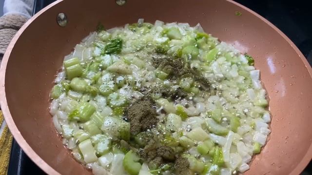 BEST SOUTHERN CORNBREAD CHICKEN AND DRESSING Recipe! How to make Chicken and Dressing| Soul Food смотреть онлайн