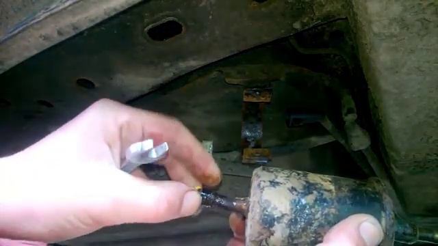 Самостоятельная замена топливного фильтра на Шевроле Лачетти смотреть онлайн