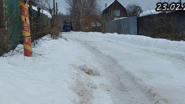 Заставили мужчин работать 23 февраля. А как еще? Если КРИВЫЕ дороги? Как зимой расчищать снег в СНТ смотреть онлайн