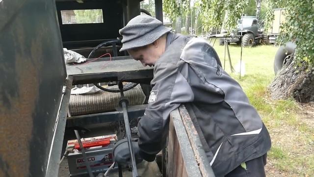 Гангстерский автомобиль из 30-ых! Мы его оживили, и он поехал... Ну почти поехал… смотреть онлайн