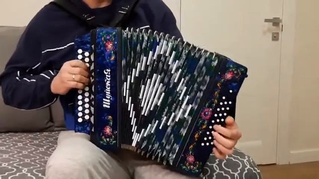 Гармонь Шуйская, До# мажор. "Верила верила верю" смотреть онлайн