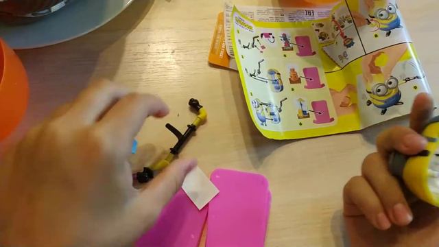 Распаковка большого КИНДЕРА смотреть онлайн