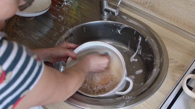 СУПЕРОЧИСТИТЕЛЬ! Как очистить Кастрюлю, Посуду от НАГАРА и ЖЕЛТИЗНЫ. Теперь дно сковородок КАК НОВО смотреть онлайн