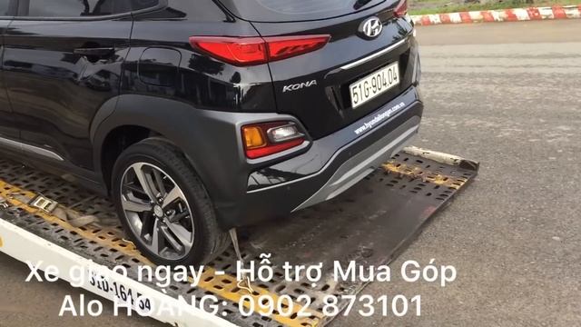 Giao xe Kona 1.6 Turbo Đen lên xì phố chơi Tết | Hyundai Kona 2021