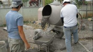 Для чего некоторые мастера добавляют немного жидкого мыла в бетон!