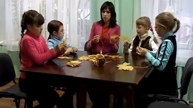 Осенний букет из кленовых листьев смотреть онлайн