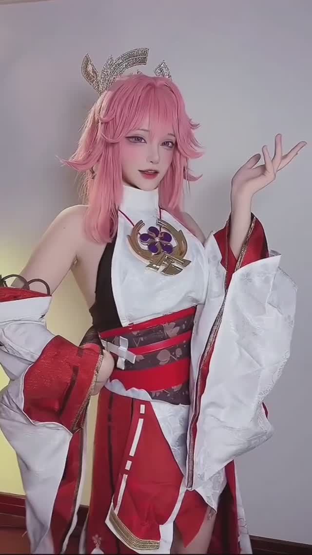 Девушка косплеит аниме и танцует смотреть онлайн