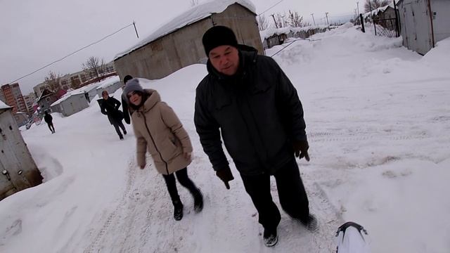 Запикапил девушку на питбайке / Разложился на питбайке / Покатушки в гаражах смотреть онлайн