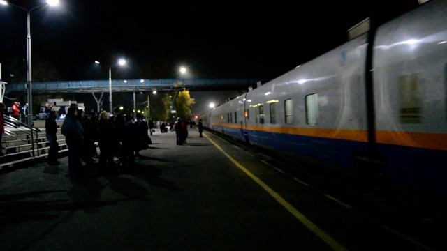 Прибытие поезда 376 на станцию Оскемен-1 в Усть-Каменогорске смотреть онлайн