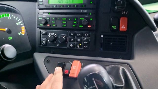 Мойка туристического автобуса Кёльн, Германия. смотреть онлайн