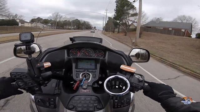 Paper Man gets Lunch Delivered from Motorcycle | PAY IT FOWARD смотреть онлайн