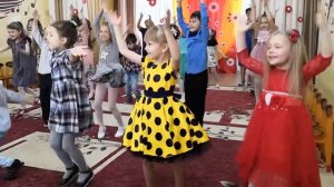 "Барбарики" танец в детском саду. Утренник День матери