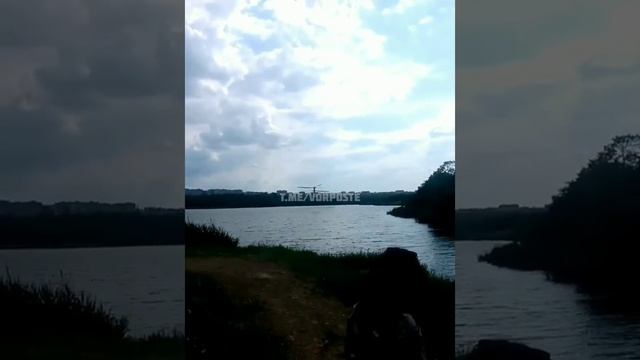 Ка 52 над пляжем. Ка 52 развлекает людей на пляже. смотреть онлайн