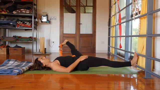 Yoga para aliviar lumbalgias y ciático - Lumbares смотреть онлайн