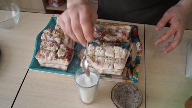 КАК ЗАСОЛИТЬ САЛО! (без рассола!!!) СУХОЙ ПОСОЛ, СОЛЕНОЕ САЛО! Сало по домашнему. смотреть онлайн