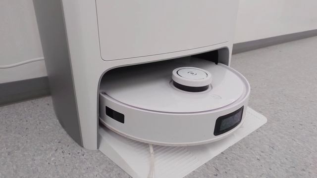 ロボット掃除機ECOVACS「DEEBOT T10 OMNI」のステーションはゴミ吸引・モップ洗浄・モップ乾燥を自動でこなす смотреть онлайн