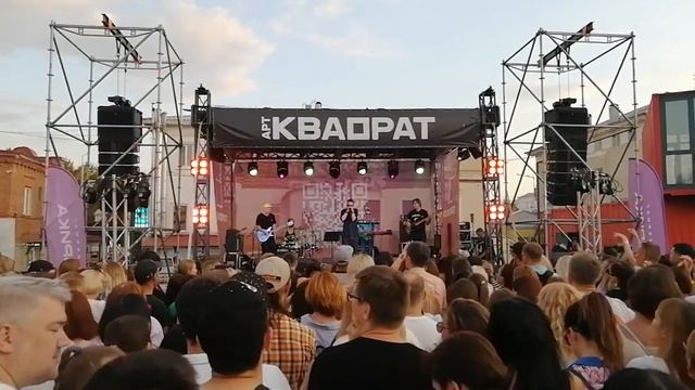 5 Танцы Минус - Надвое (Live in Арт-КВАДРАТ, Уфа 23.07.2022г.) смотреть онлайн